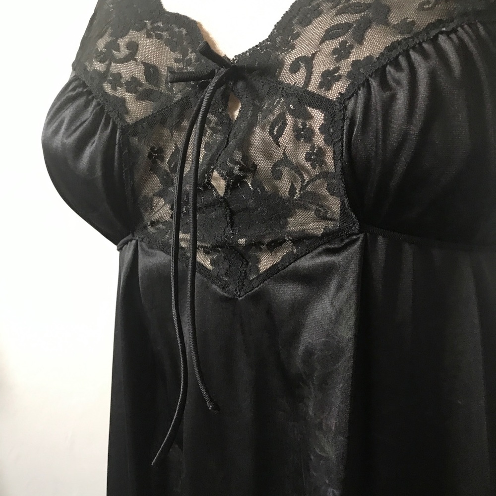 🍸VINTAGE 1990s Black Floral Satin Floor Length Nightgown - Picture 2 of 8